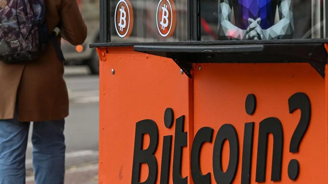 Bitcoin Nears Death Cross After US Tariffs Trigger $500M In Crypto Liquidations – Retail Traders Split On What’s Next
