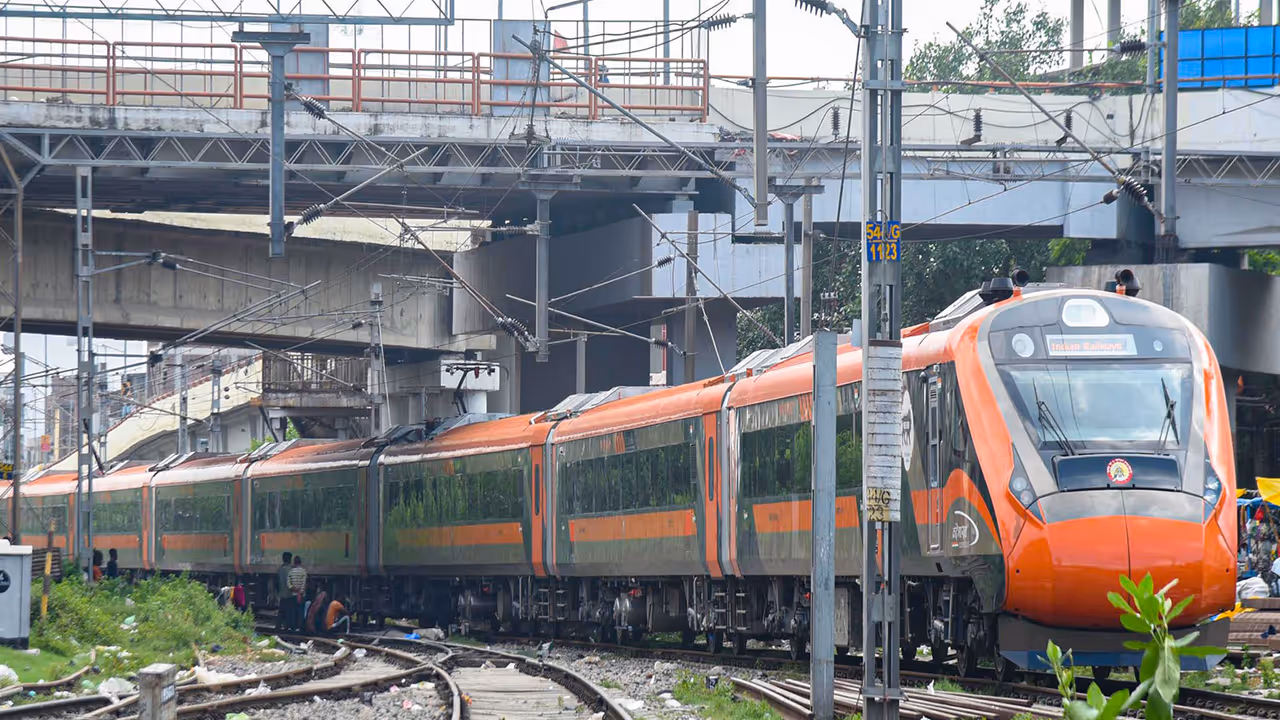 Vande Bharat train (File Photo/ANI) Vande Bharat train (File Photo/ANI)