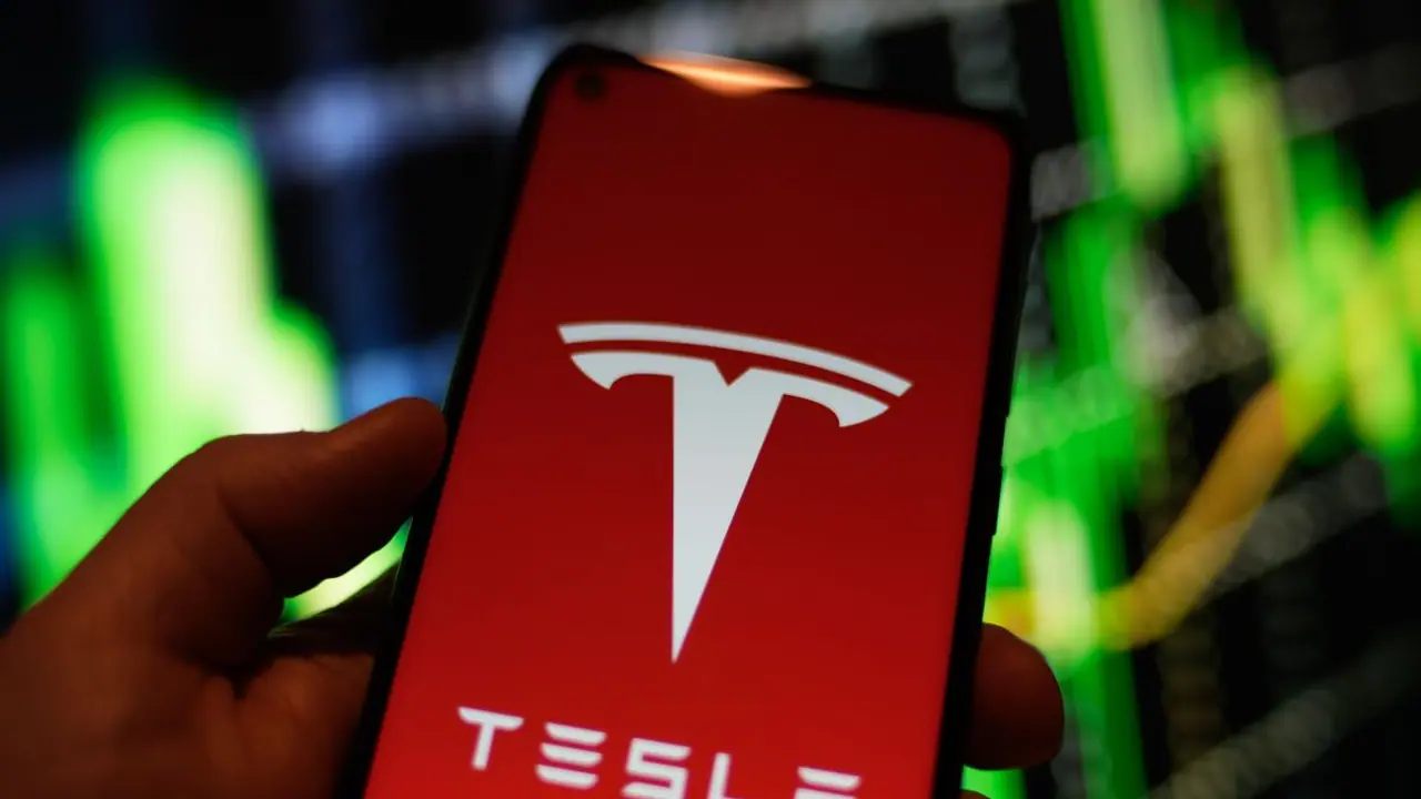 Tesla Stock Jumps Despite Mixed Analyst Views, SEC's Lawsuit Against Musk: Retail Stays Optimistic