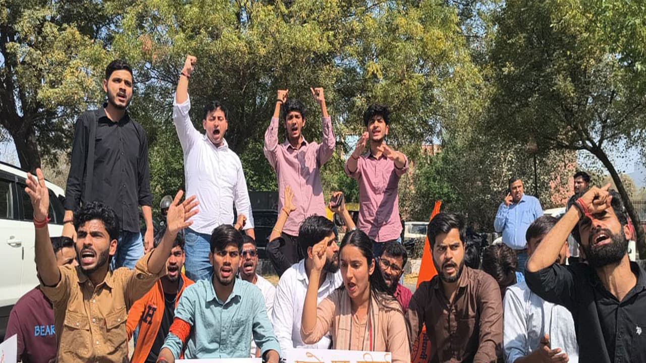 ABVP stages protest outside police station against lathi charge on students and administrative negligence (Photo/ANI) ABVP stages protest outside police station against lathi charge on students and administrative negligence (Photo/ANI)