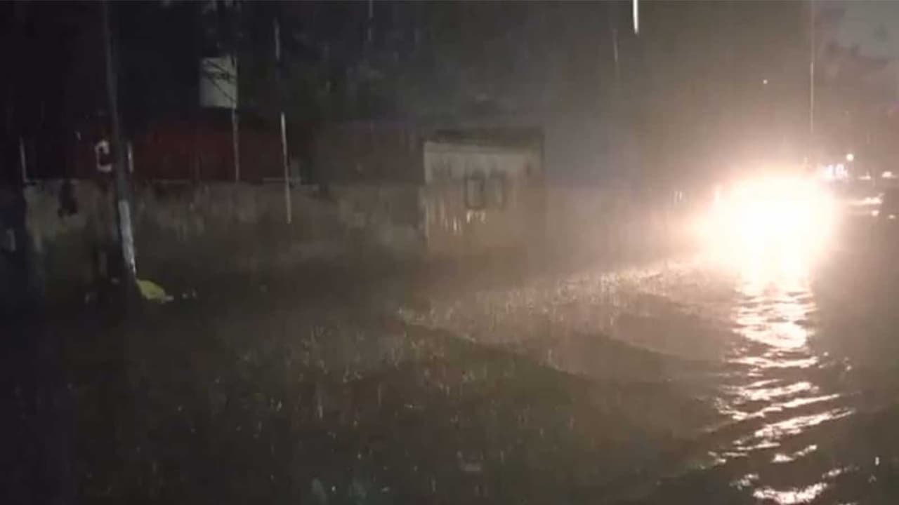 Waterlogging near New Delhi Railway Station area (Photo/ANI) Waterlogging near New Delhi Railway Station area (Photo/ANI)