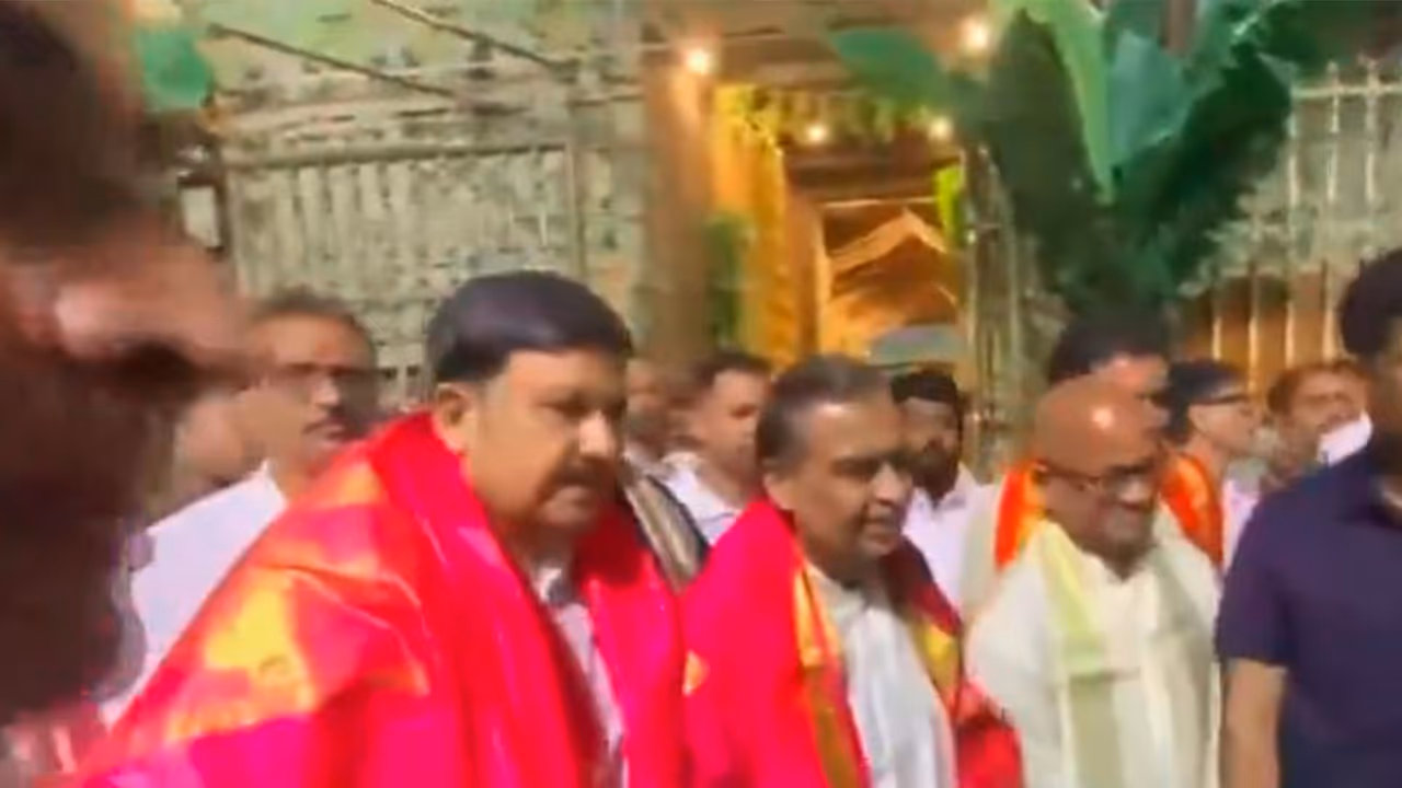 Reliance Industries Chairman Mukesh Ambani offers prayers at Tirumala temple (Photo/ANI) Reliance Industries Chairman Mukesh Ambani offers prayers at Tirumala temple (Photo/ANI)