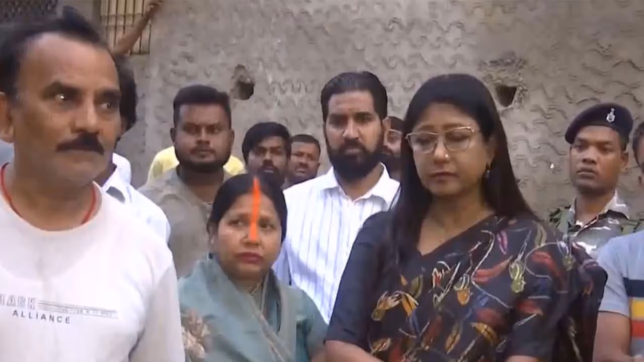 Rajya Sabha MP Mahua Maji expressed condolences to the bereaved family (Photo/ANI) Rajya Sabha MP Mahua Maji expressed condolences to the bereaved family (Photo/ANI)