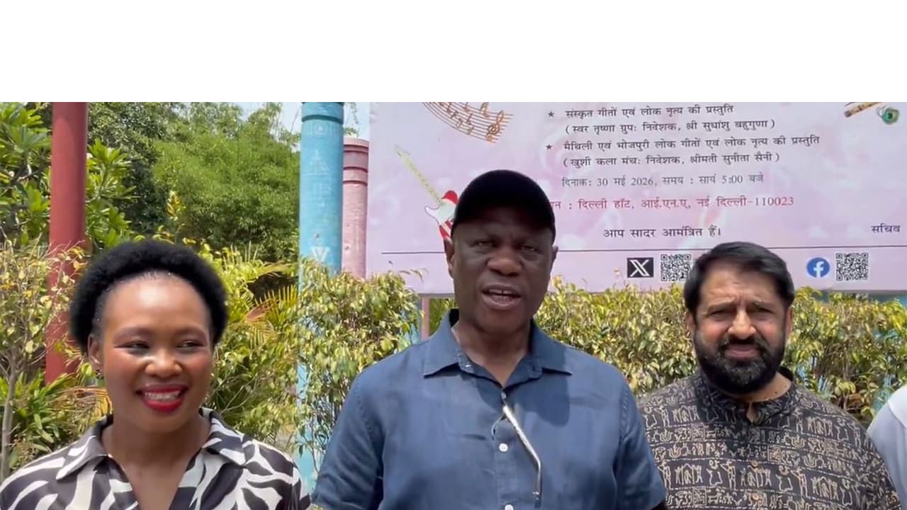 South African Dy President Mashatile (Centre) visits Dilli Haat (Photo/X@PMashatile) South African Dy President Mashatile (Centre) visits Dilli Haat (Photo/X@PMashatile)