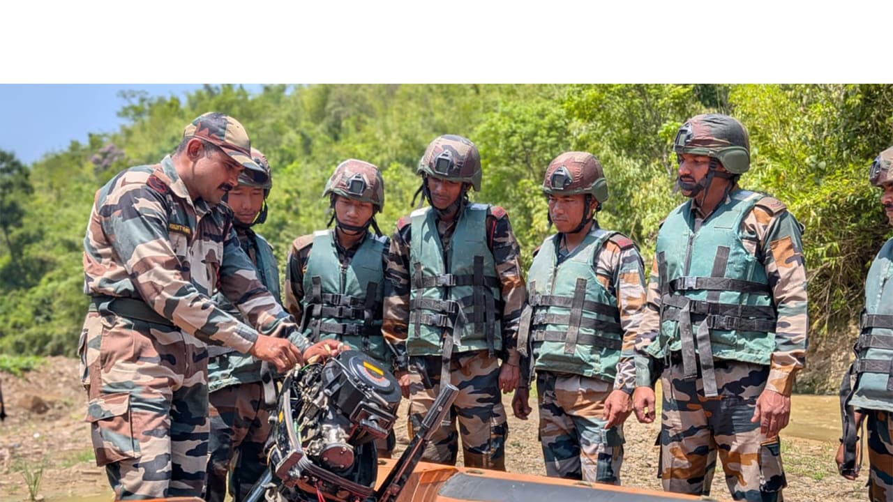 Assam Rifles conducts boatmanship training (Photo: Assam Rifles) Assam Rifles conducts boatmanship training (Photo: Assam Rifles)