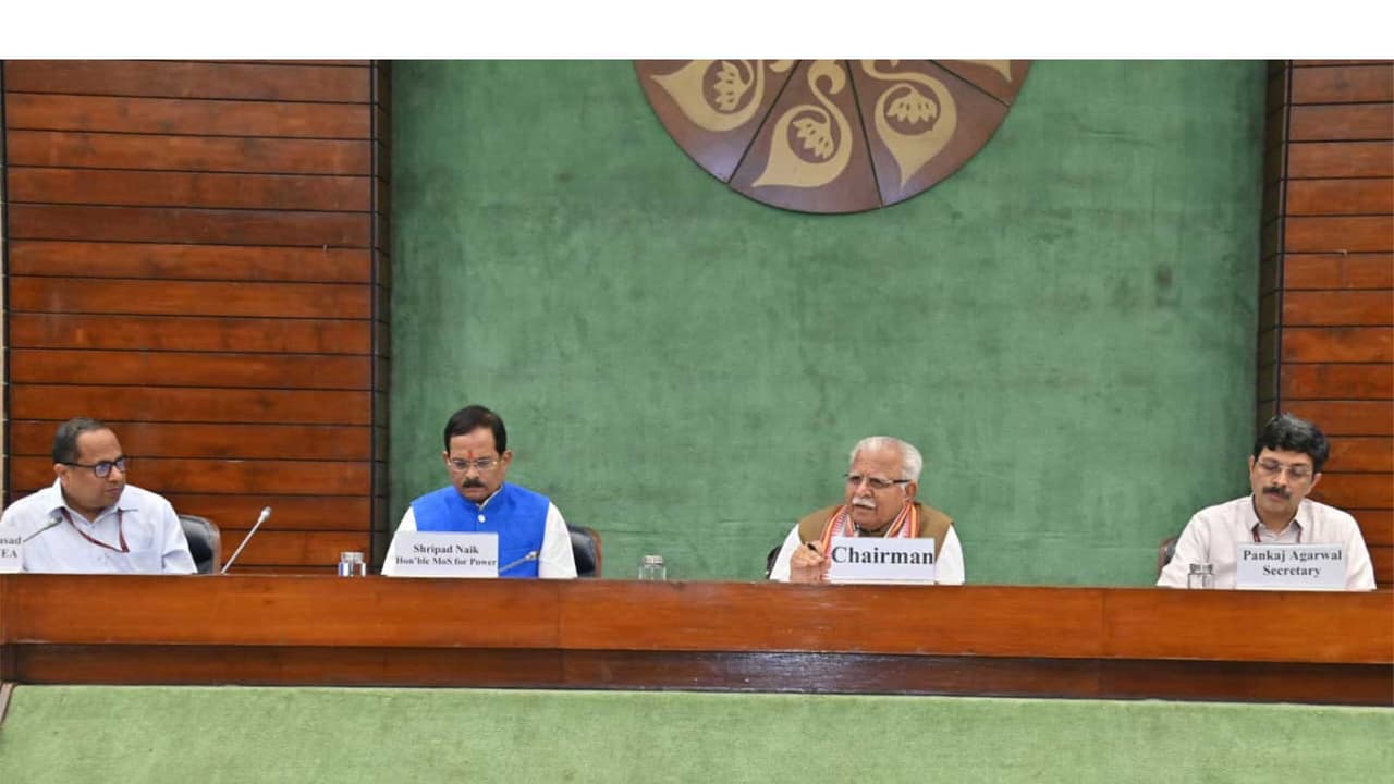 Power Ministry discusses parallel distribution licensing framework. (Photo X@mlkhattar) Power Ministry discusses parallel distribution licensing framework. (Photo X@mlkhattar)
