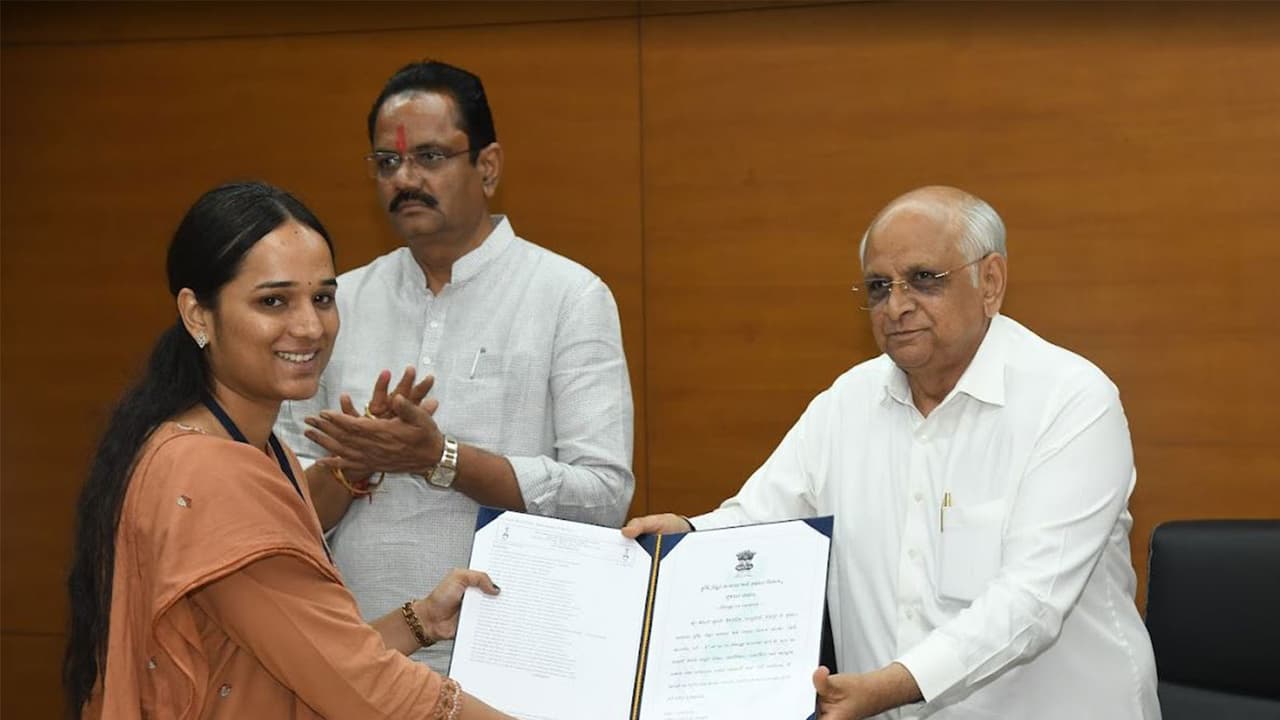 Gujarat CM Bhupendra Patel hands over appointment letter (Photo/CMO) Gujarat CM Bhupendra Patel hands over appointment letter (Photo/CMO)