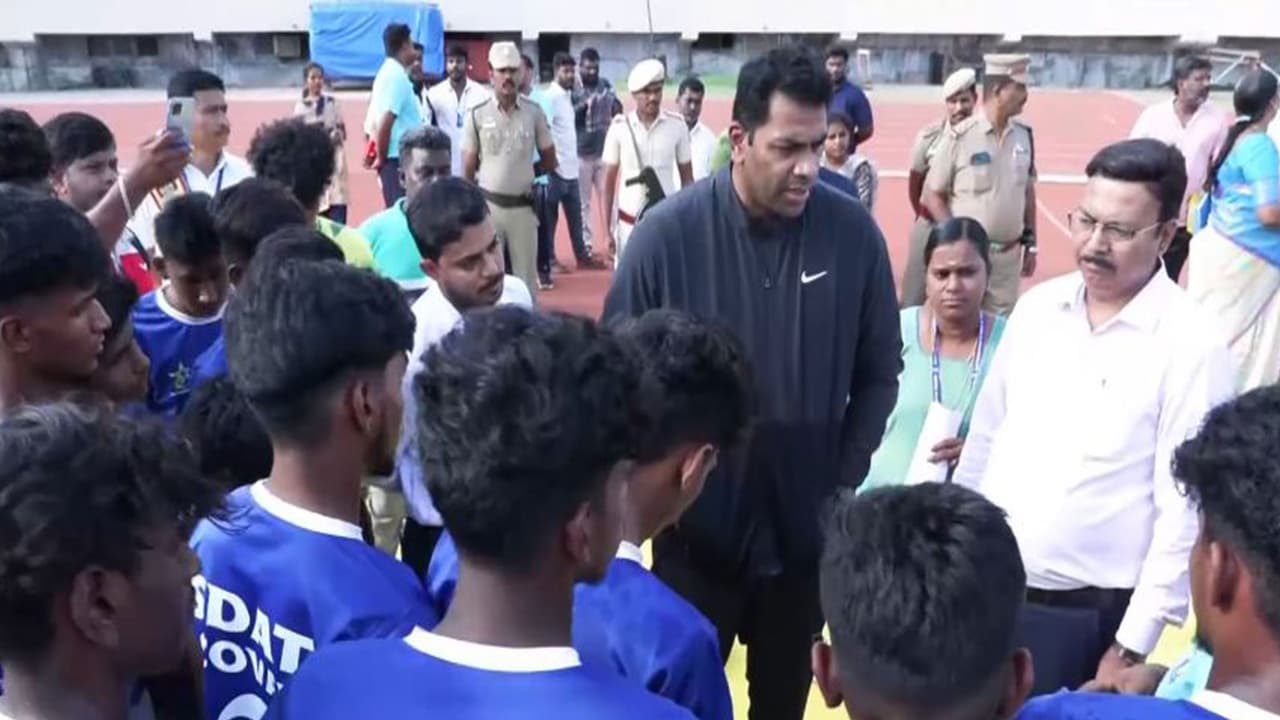Tamil Nadu Sports Minister Aadhav Arjuna with young athletes. (Photo/ANI) Tamil Nadu Sports Minister Aadhav Arjuna with young athletes. (Photo/ANI)