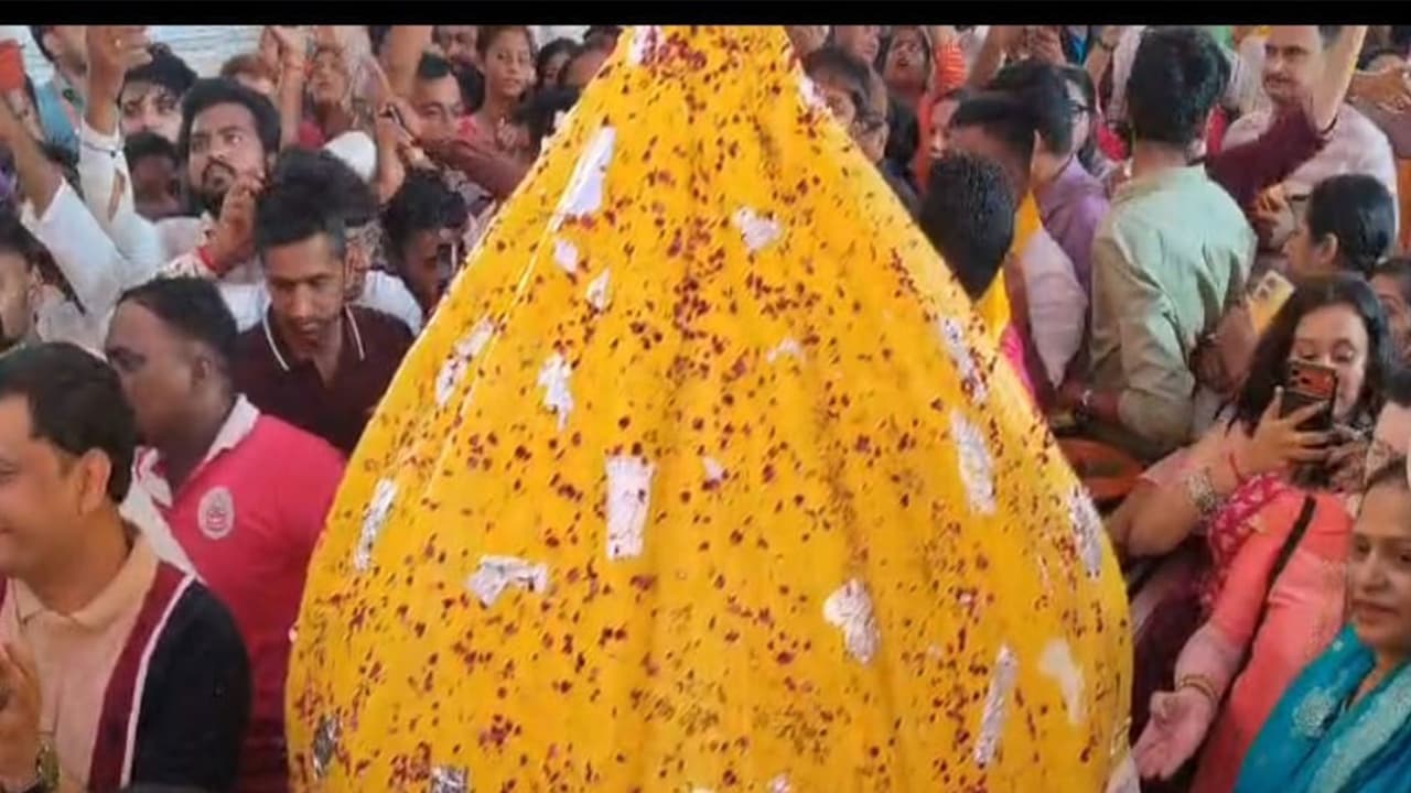 251 kg modak shaped cake offered to Shreemant Dagdusheth Halwai Ganpati idol (Photo/ANI) 251 kg modak shaped cake offered to Shreemant Dagdusheth Halwai Ganpati idol (Photo/ANI)