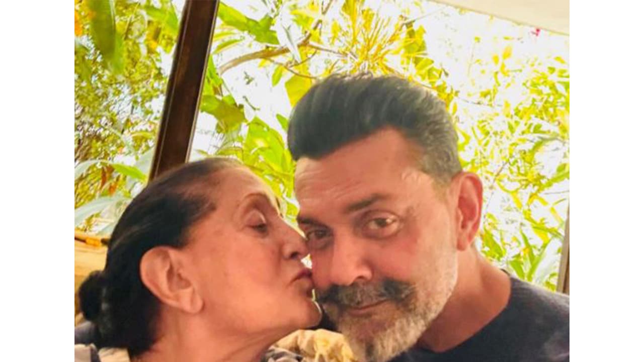 Prakash Kaur with Bobby Deol (Photo/instagram/@iamsunnydeol) Prakash Kaur with Bobby Deol (Photo/instagram/@iamsunnydeol)