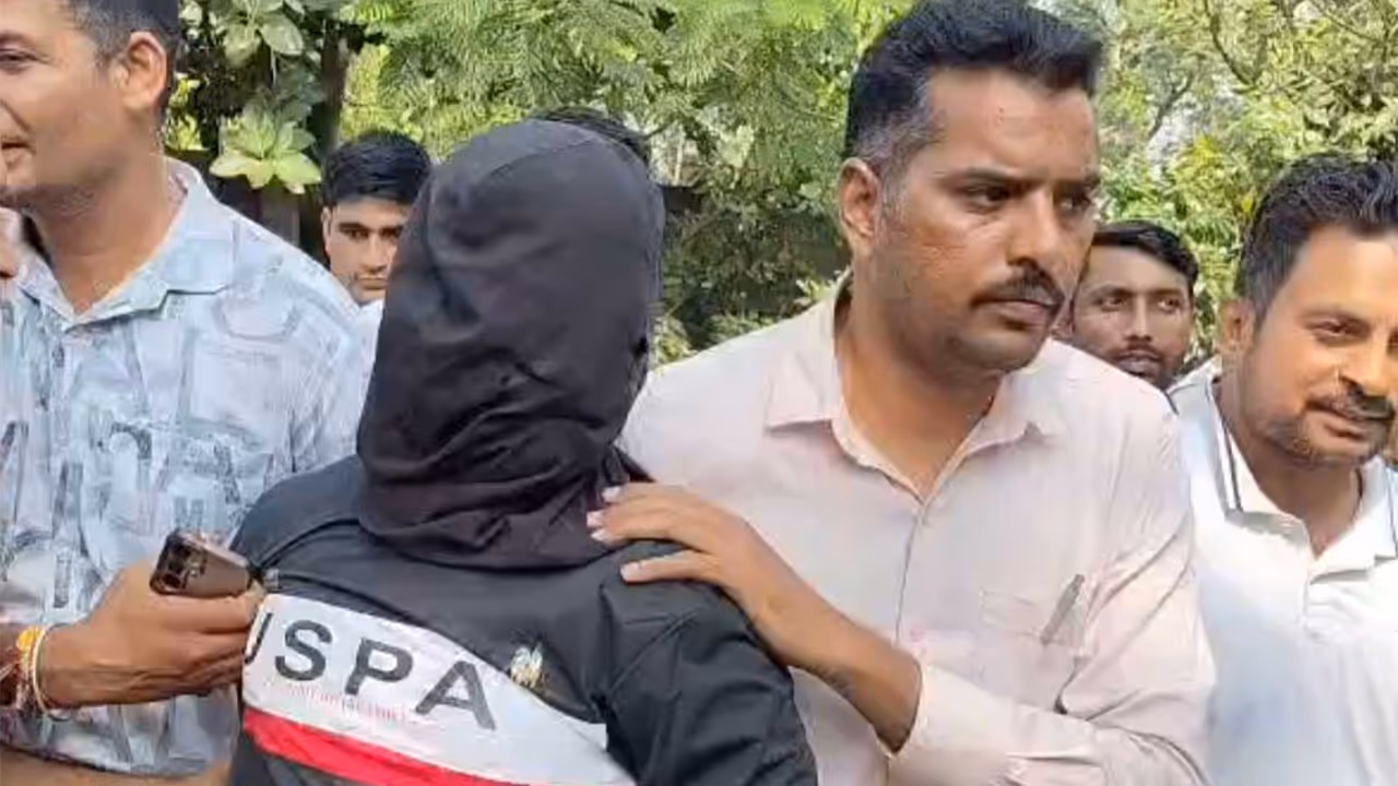 Arrested accused in Police custody (Photo/ANI) Arrested accused in Police custody (Photo/ANI)