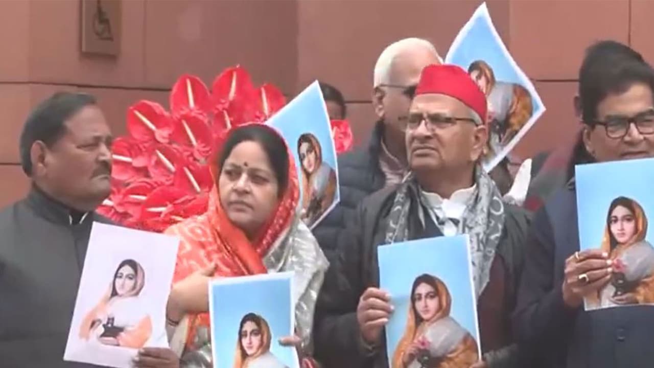 Samajwadi Party MPs protest outside Parliament (Photo/ANI) Samajwadi Party MPs protest outside Parliament (Photo/ANI)