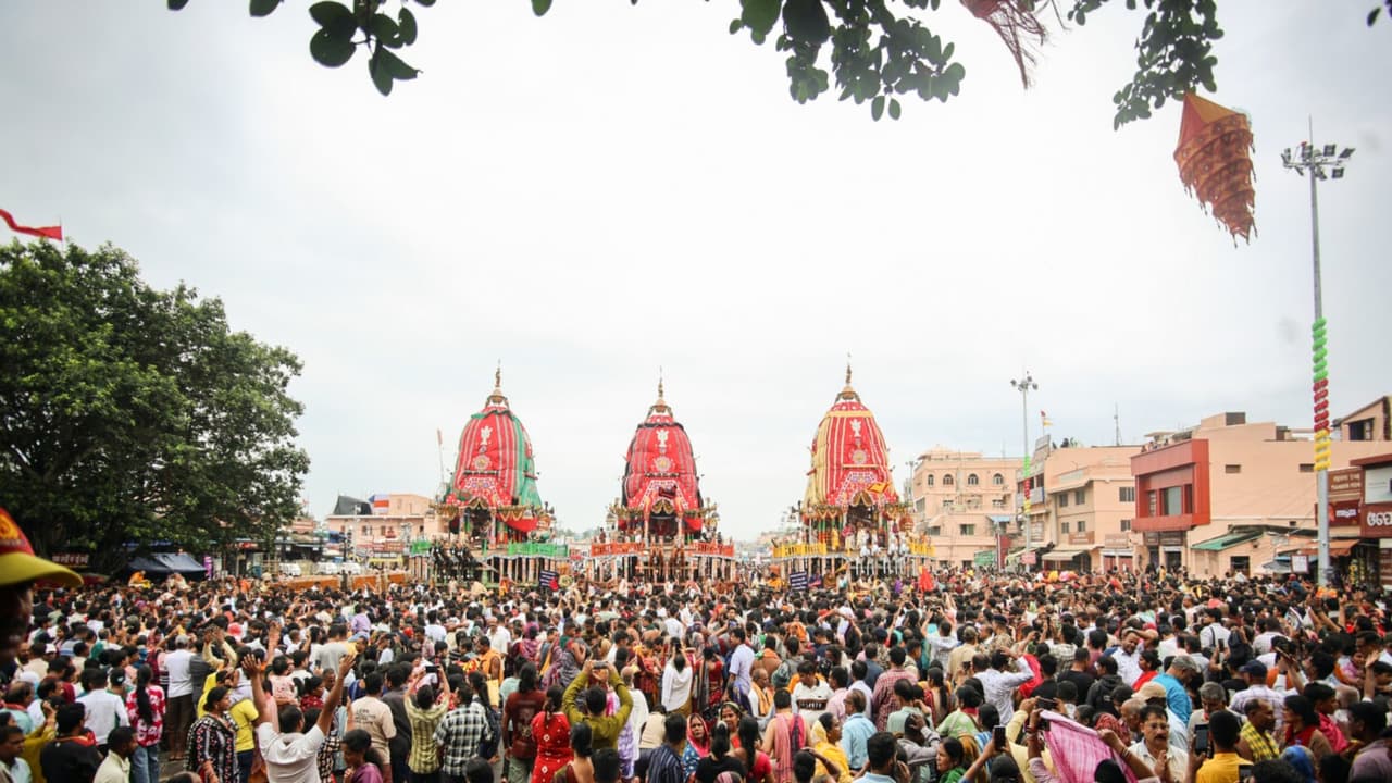 Devotees throng to offer prayers in Puri (FilePhoto/ANI) Devotees throng to offer prayers in Puri (FilePhoto/ANI)