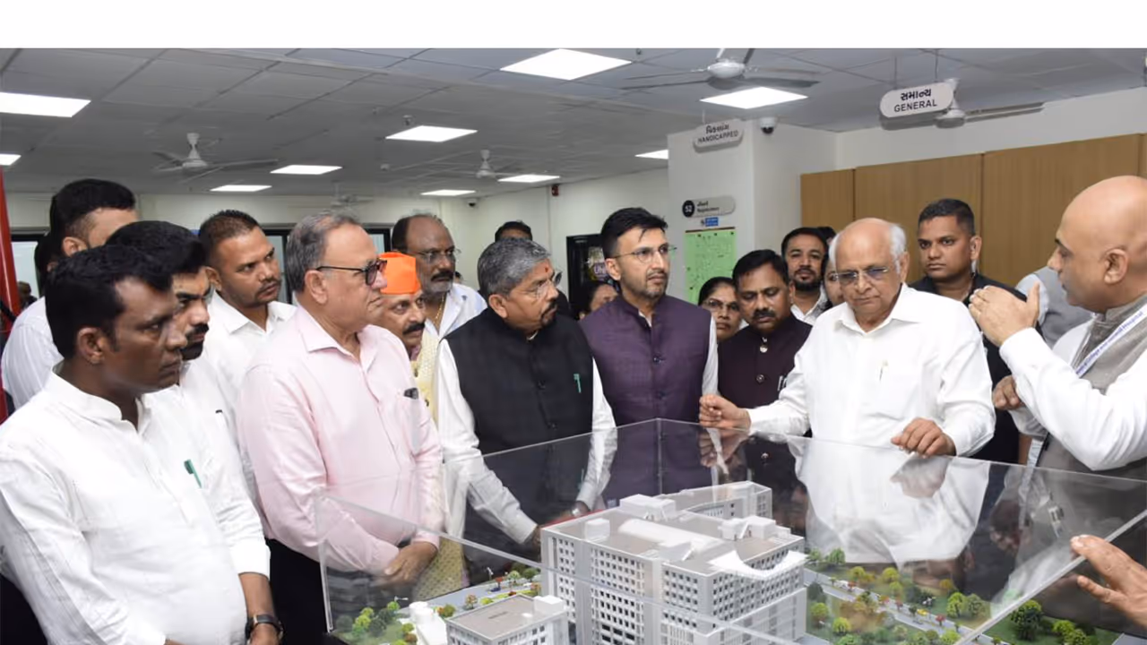 Gujarat Chief Minister Bhupendra Patel Inaugurates 317 Bed UNM Transitional Hospital in Vyara (Photo/Gujarat CMO) Gujarat Chief Minister Bhupendra Patel Inaugurates 317 Bed UNM Transitional Hospital in Vyara (Photo/Gujarat CMO)