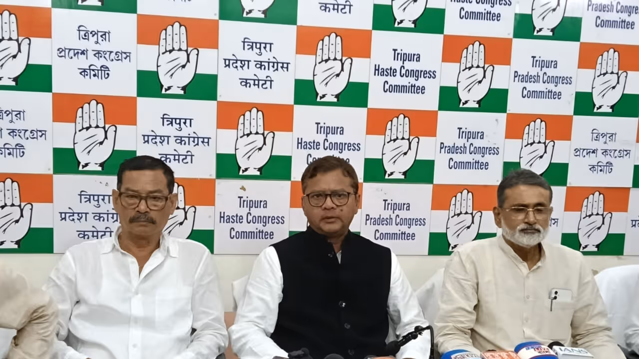 AICC MP and Tripura Pradesh Congress in charge Saptagiri Ulaka and Pradesh Congress President Asish Kumar Saha (Photo: Tripura Congress) AICC MP and Tripura Pradesh Congress in charge Saptagiri Ulaka and Pradesh Congress President Asish Kumar Saha (Photo: Tripura Congress)