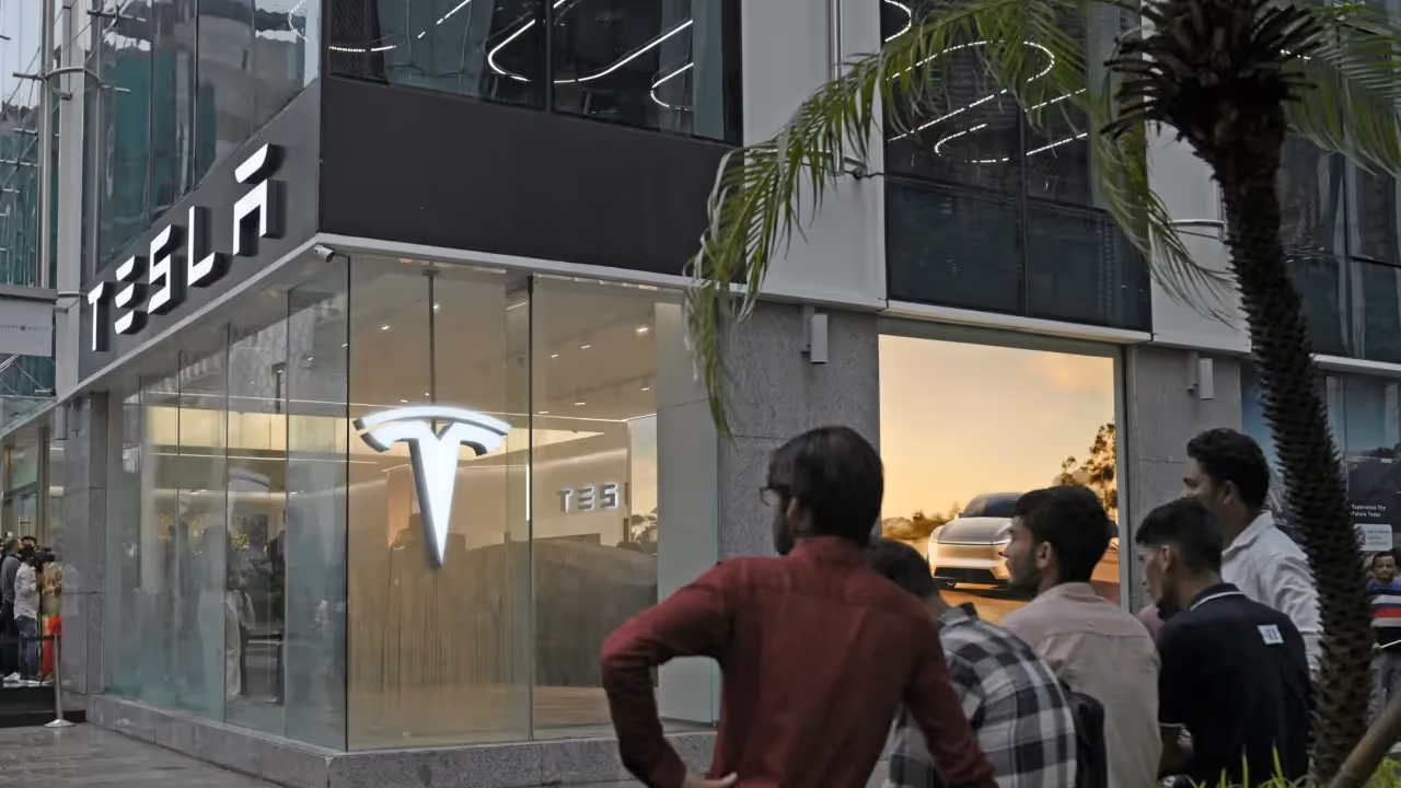 https://stocktwits.com/news articles/markets/equity/tesla faces cold reception in india with fewer than 600 orders as high import duties bite report/chv6i9NRdnG