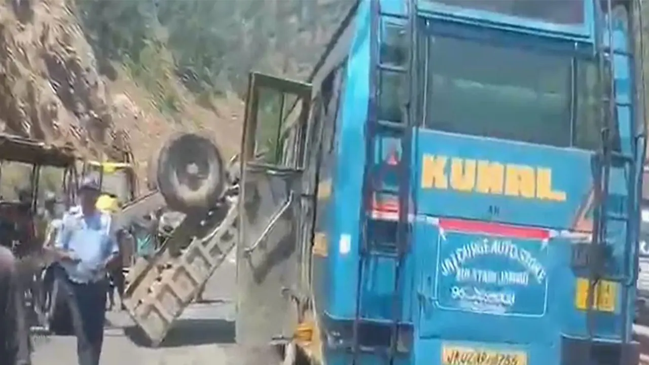 Visual from the site of the accident (Photo/Jammu and Kashmir Police) Visual from the site of the accident (Photo/Jammu and Kashmir Police)