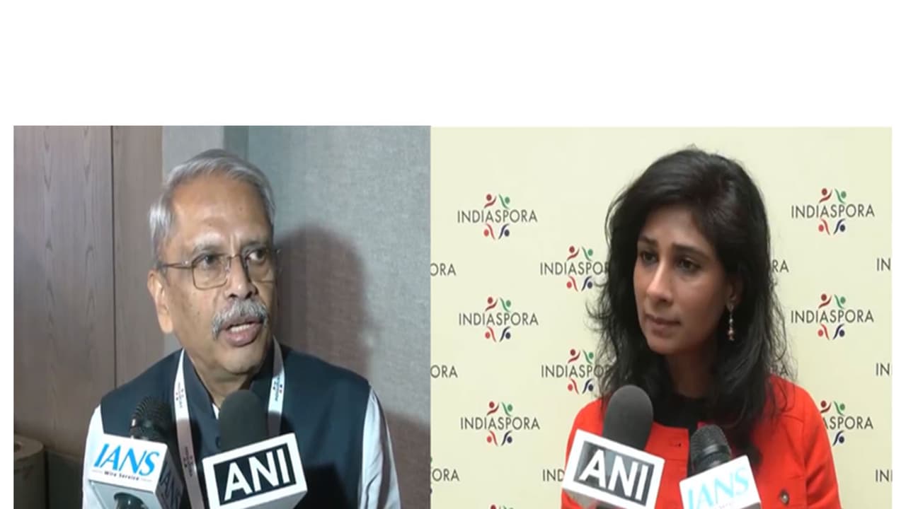 Kris Gopalkrishnan (L); and Gita Gopinath (R) (Photo/ANI) Kris Gopalkrishnan (L); and Gita Gopinath (R) (Photo/ANI)