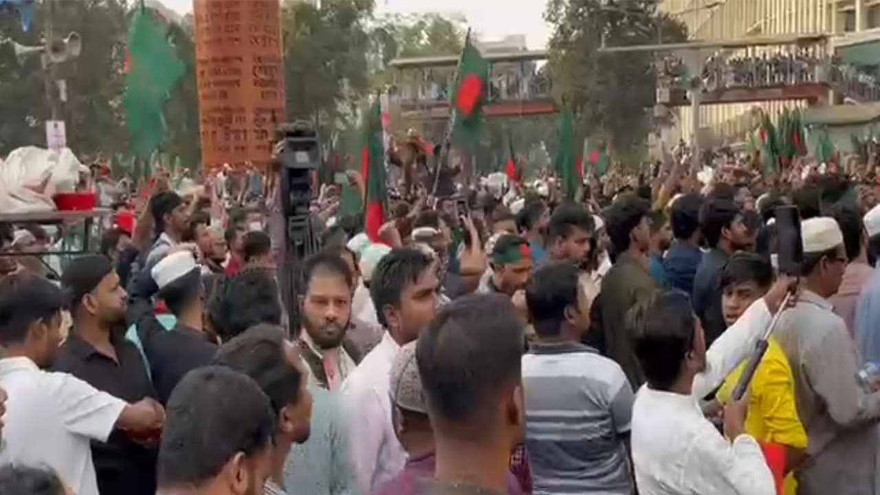 Inqilab Moncho supporters block Dhaka’s Shahbagh intersection (Photo/ANI) Inqilab Moncho supporters block Dhaka’s Shahbagh intersection (Photo/ANI)