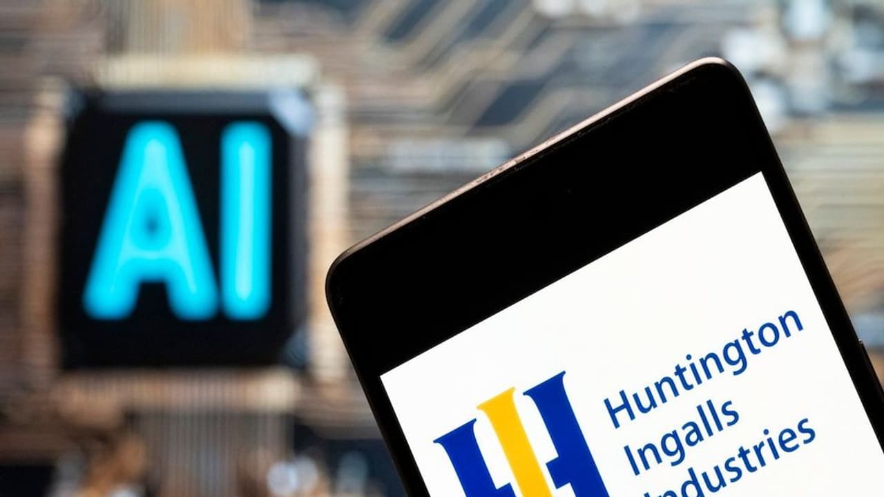 https://stocktwits.com/news articles/markets/equity/hii stock in the spotlight 418 million dollar naval contract/cZKMc1AR79c https://stocktwits.com/news articles/markets/equity/hii stock in the spotlight 418 million dollar naval contract/cZKMc1AR79c