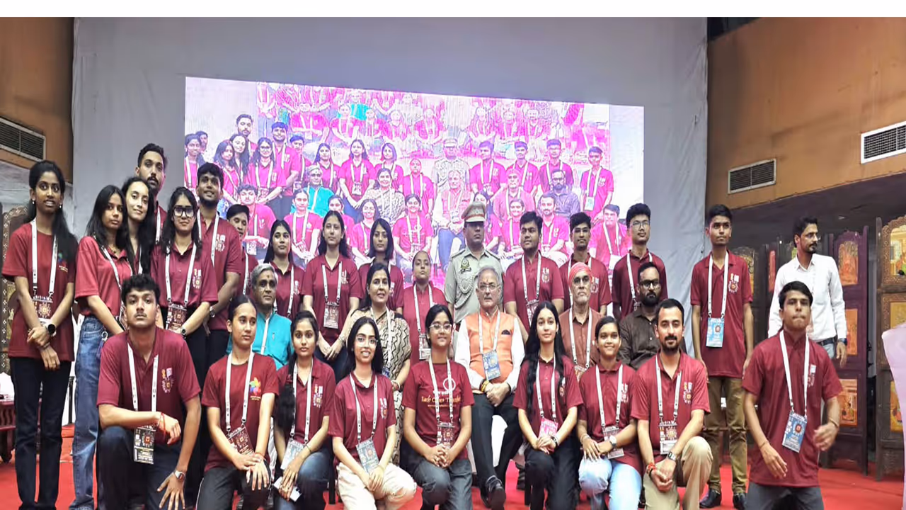 Himachal Governor Kavinder Gupta with students at Bharatiya Yuva Sansad in Jaipur. Himachal Governor Kavinder Gupta with students at Bharatiya Yuva Sansad in Jaipur.