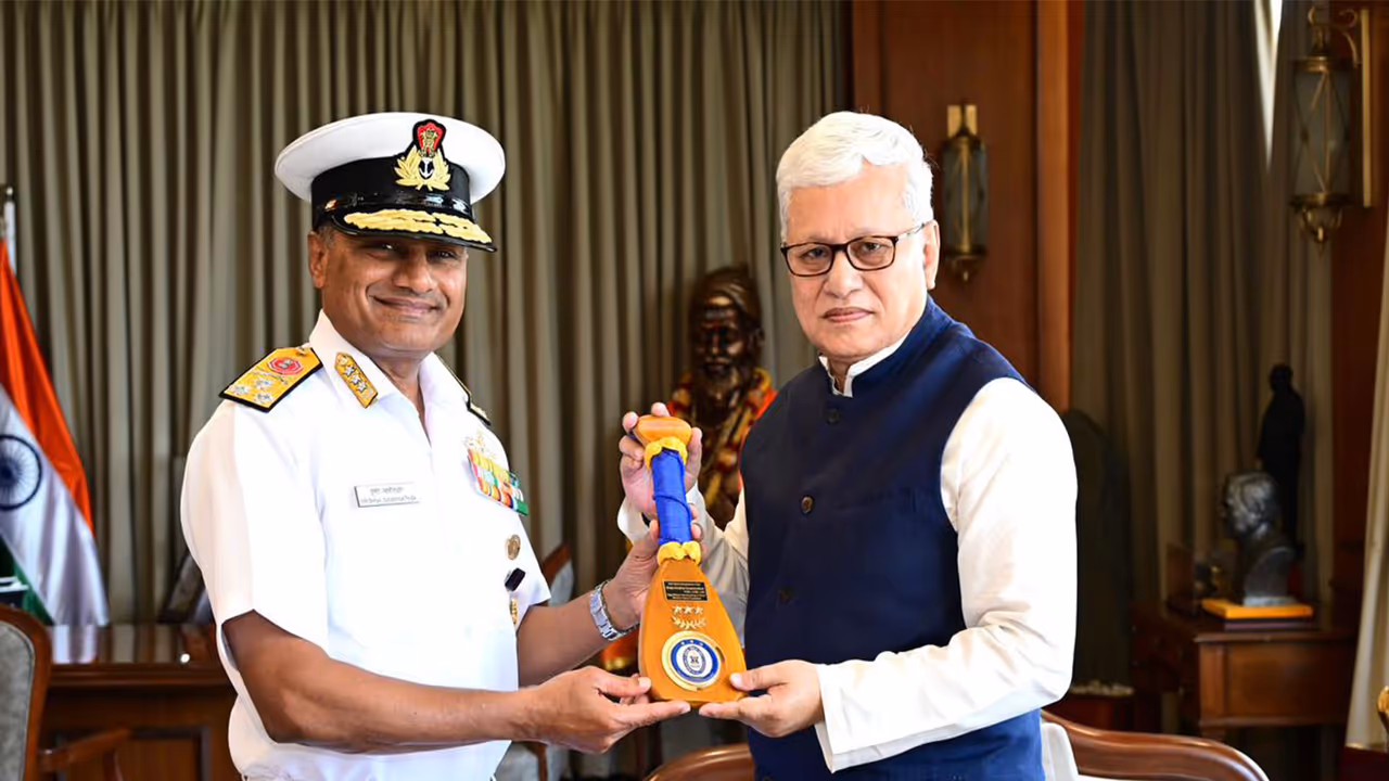 Vice Admiral Krishna Swaminathan pays a farewell call on Maharashtra Governor Jishnu Dev Varma at Lok Bhavan in Mumbai (Photo/Maharashtra Lok Bhavan) Vice Admiral Krishna Swaminathan pays a farewell call on Maharashtra Governor Jishnu Dev Varma at Lok Bhavan in Mumbai (Photo/Maharashtra Lok Bhavan)