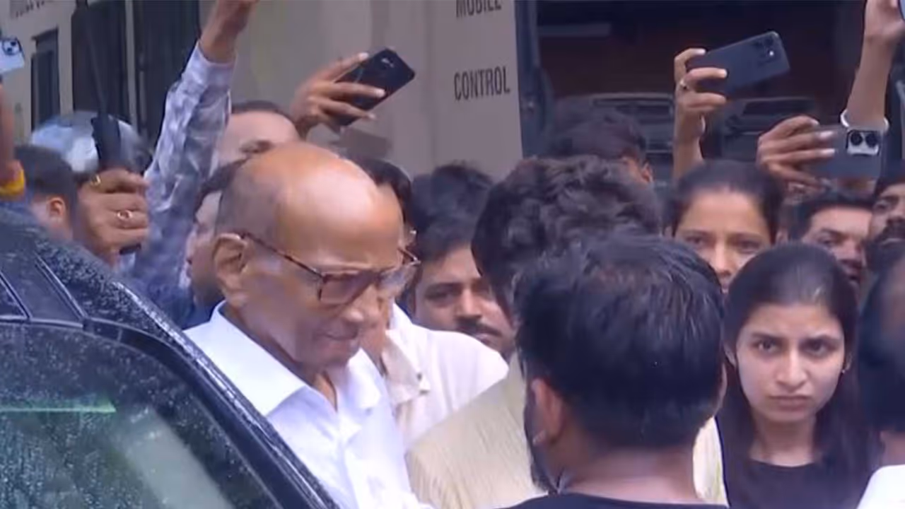NCP(SCP) chief Sharad Pawar at Jantar Mantar (Photo/ANI) NCP(SCP) chief Sharad Pawar at Jantar Mantar (Photo/ANI)