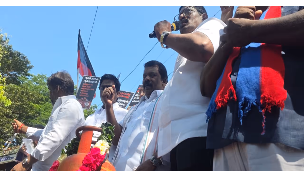 Protests in Chennai over LPG shortage (Photo/ANI) Protests in Chennai over LPG shortage (Photo/ANI)