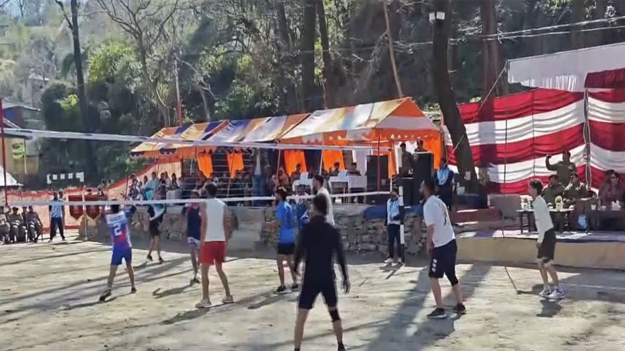 Chenab Warriors Chanderkote vs Friends Volleyball Club Chanderkote Volleyball match (Photo: ANI) Chenab Warriors Chanderkote vs Friends Volleyball Club Chanderkote Volleyball match (Photo: ANI)