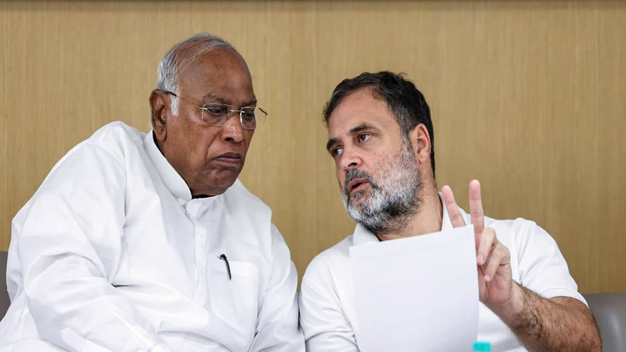 Congress President Mallikarjun Kharge and Lok Sabha LoP Rahul Gandhi (File photo/ANI) Congress President Mallikarjun Kharge and Lok Sabha LoP Rahul Gandhi (File photo/ANI)