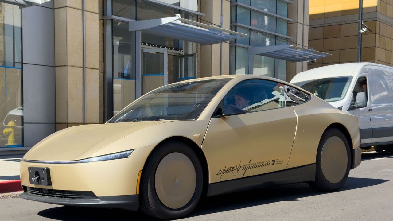 https://stocktwits.com/news articles/markets/equity/tsla stock elon musk cybercabs analyst never short great company/cZsMYQPRJHw https://stocktwits.com/news articles/markets/equity/tsla stock elon musk cybercabs analyst never short great company/cZsMYQPRJHw