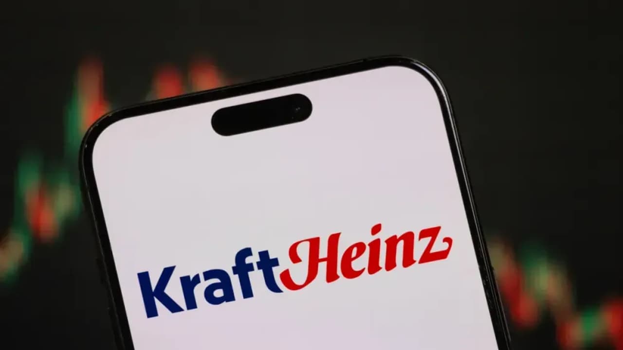 https://stocktwits.com/news articles/markets/equity/kraft heinz downgraded by bernstein on sales weakness in key products/chQmj0TRbXM