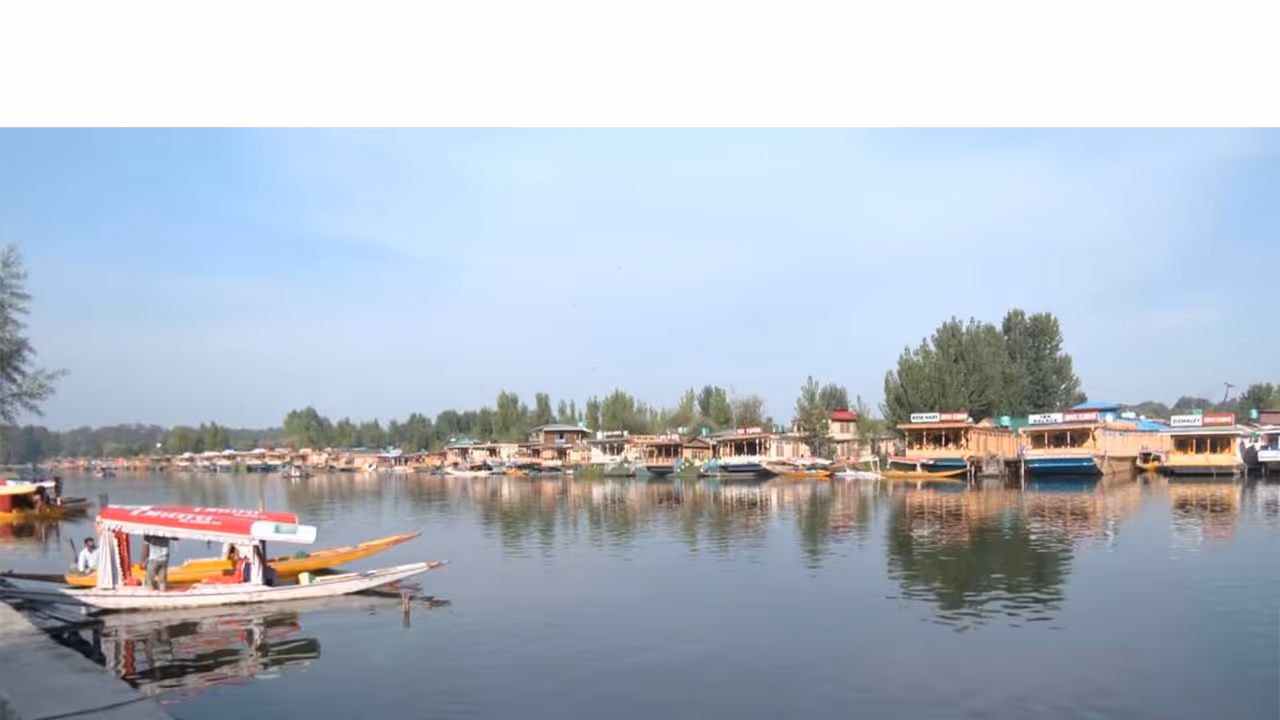 Shikara Rides at Dal Lake, Srinagar (photo/ANI) Shikara Rides at Dal Lake, Srinagar (photo/ANI)