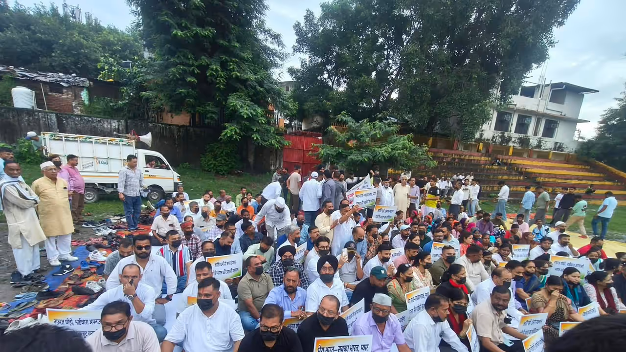 Congress holds silent protest in Haldwani (Photo/ANI) Congress holds silent protest in Haldwani (Photo/ANI)
