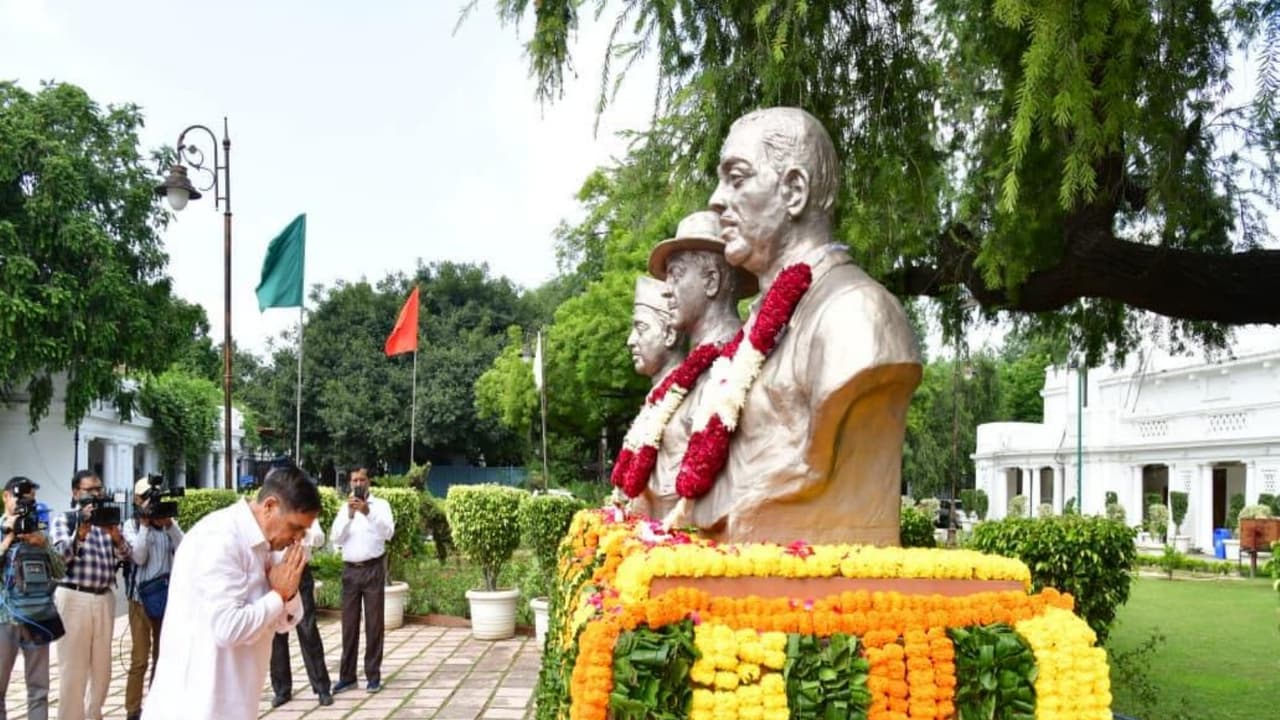 Delhi Assembly Deputy Speaker Mohan Singh Bisht pays tribute to Vithalbhai Patel, Bhagat Singh (Photo/Release) Delhi Assembly Deputy Speaker Mohan Singh Bisht pays tribute to Vithalbhai Patel, Bhagat Singh (Photo/Release)
