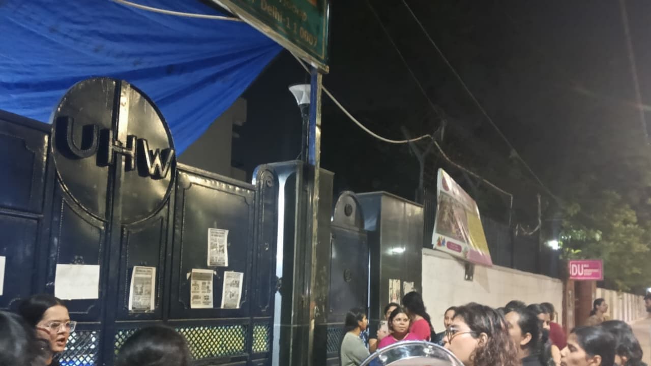 DU hostel women residents stage midnight sit in protest (Photo/ANI) DU hostel women residents stage midnight sit in protest (Photo/ANI)