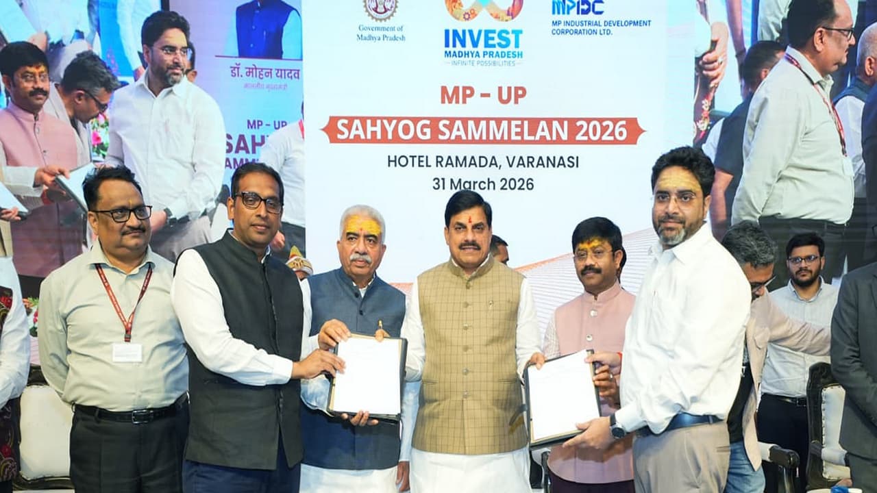 MoUs being exchanged in the presence of CM Mohan Yadav (Photo/DPR) MoUs being exchanged in the presence of CM Mohan Yadav (Photo/DPR)