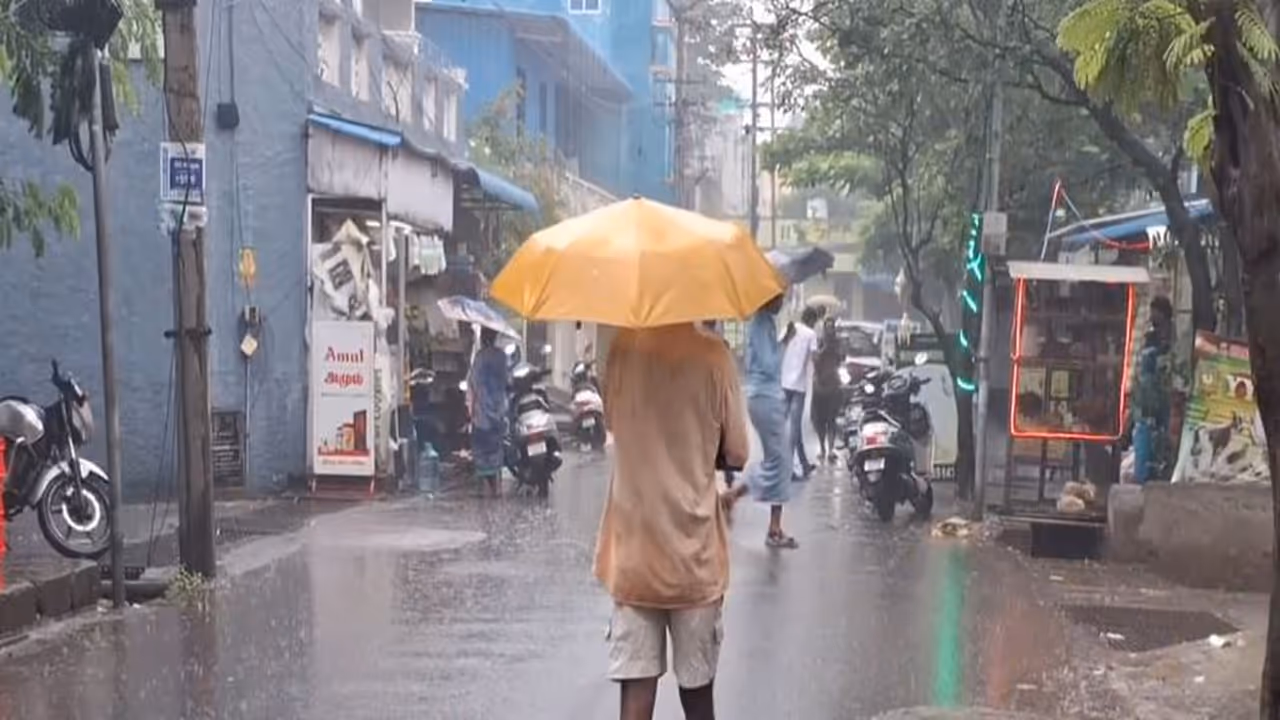 Visuals of rainfall from Puducherry (Photo/ANI) Visuals of rainfall from Puducherry (Photo/ANI)