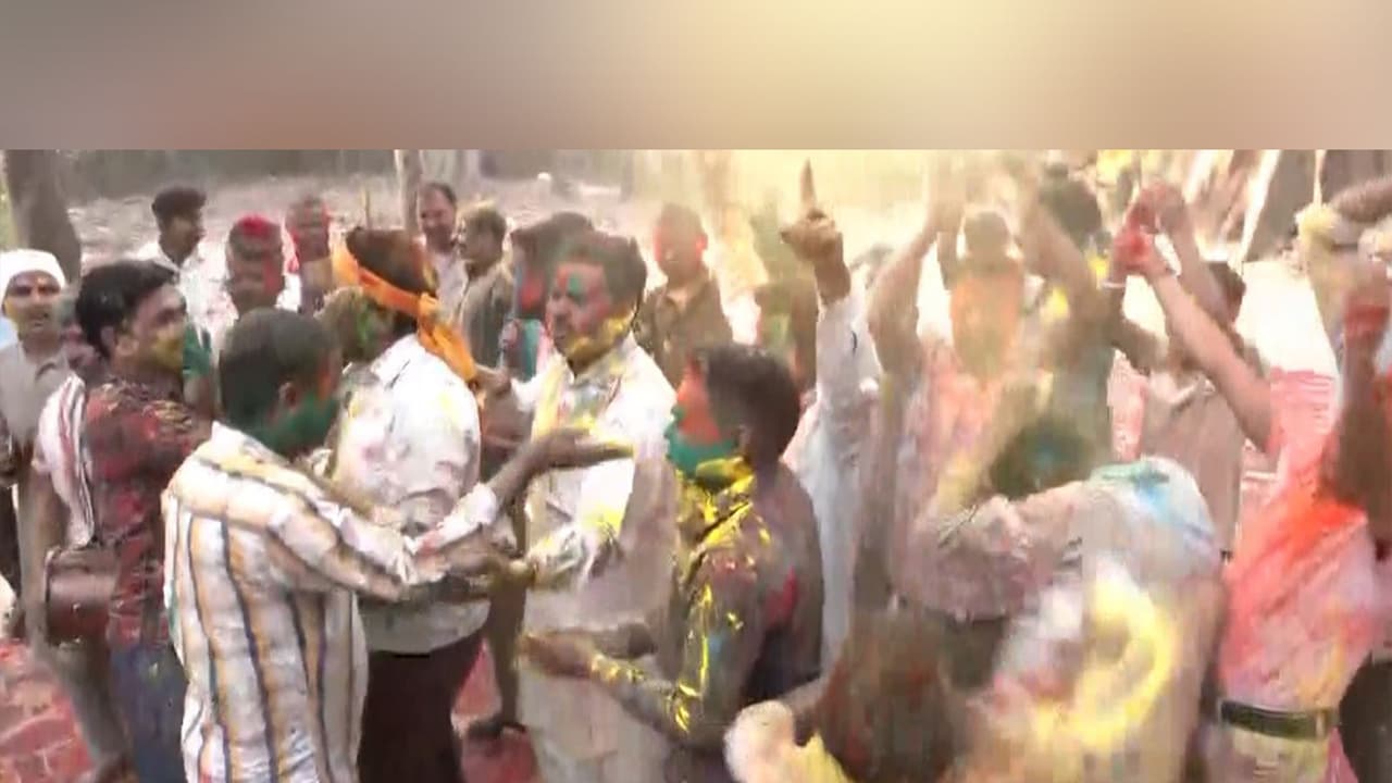 Holi in Armitsar, Punjab (Photo/ANI) Holi in Armitsar, Punjab (Photo/ANI)