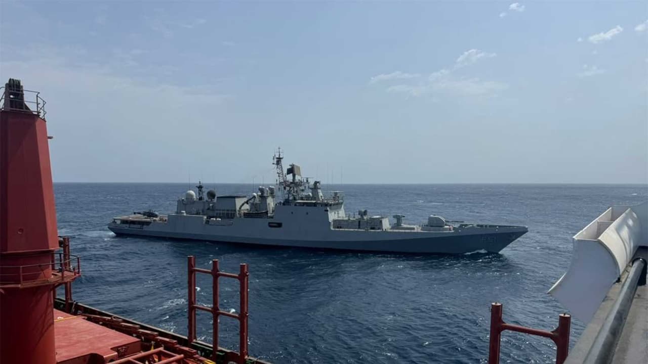 INS Trikand responds to distress call (Photo/ANI) INS Trikand responds to distress call (Photo/ANI)