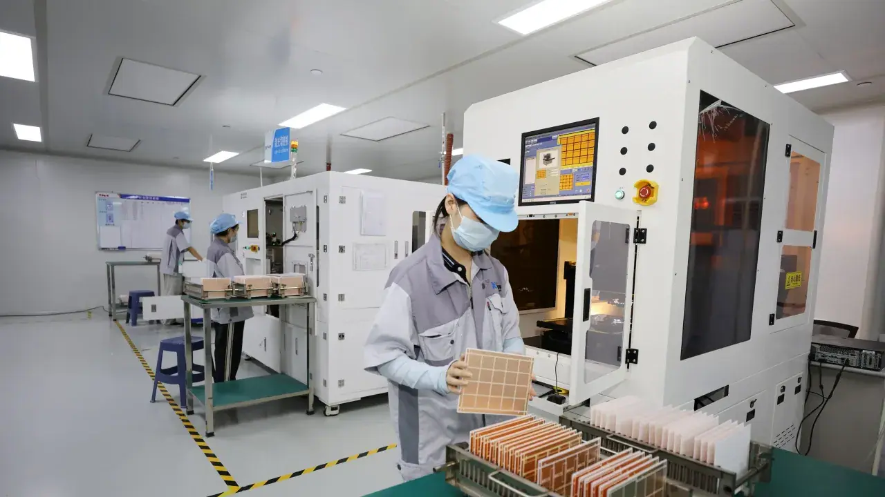 https://stocktwits.com/news articles/markets/equity/amsl amat klac lrcx chipmaking equipment stocks rise on intel s cap ex bump/cZZYiRkR7UD https://stocktwits.com/news articles/markets/equity/amsl amat klac lrcx chipmaking equipment stocks rise on intel s cap ex bump/cZZYiRkR7UD