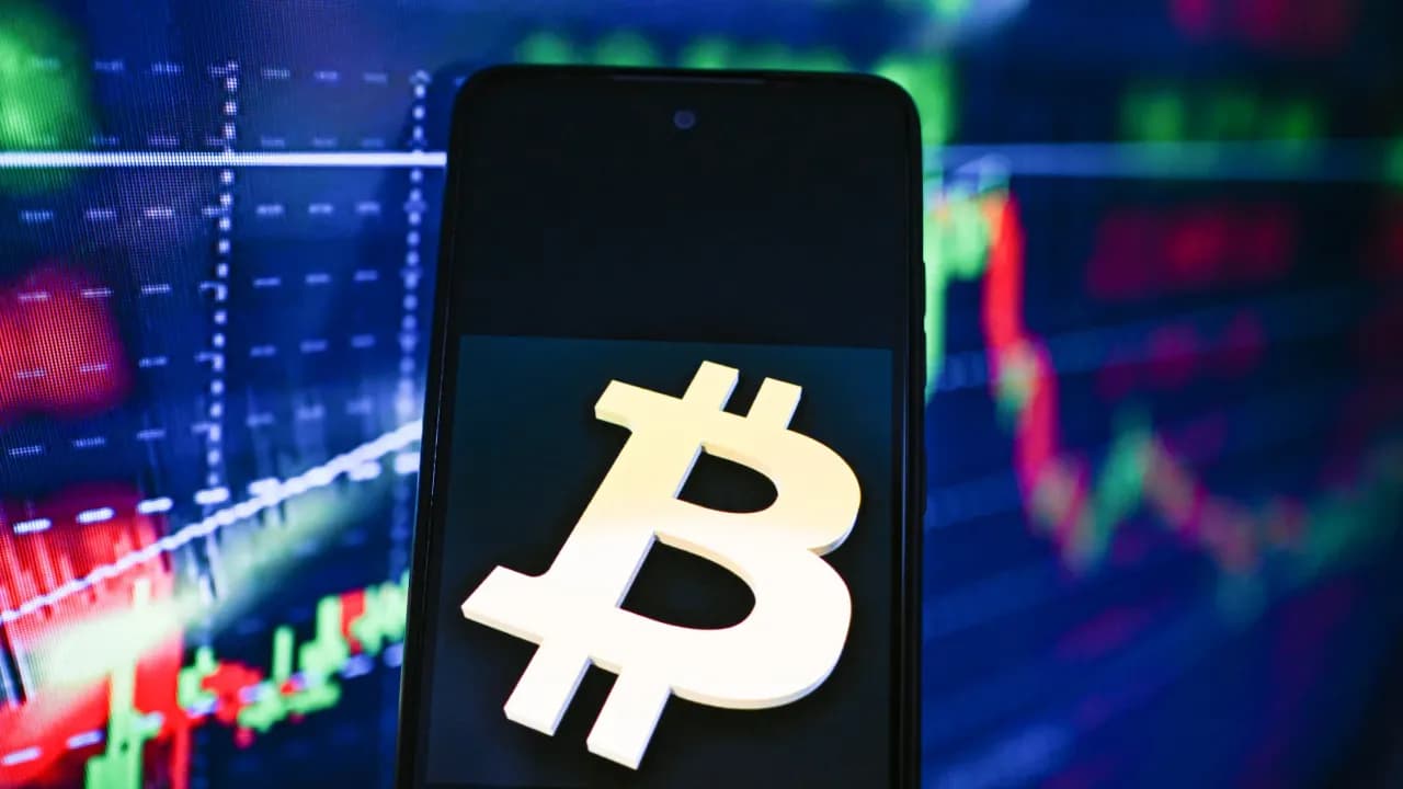 https://stocktwits.com/news articles/markets/cryptocurrency/bitcoin climbs past 71 000 to its highest level in nearly a month/cZd9iBGRI5L https://stocktwits.com/news articles/markets/cryptocurrency/bitcoin climbs past 71 000 to its highest level in nearly a month/cZd9iBGRI5L