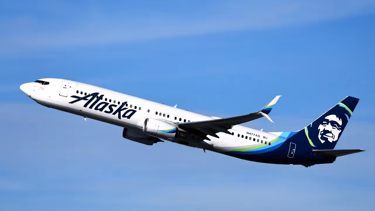 https://stocktwits.com/news articles/markets/equity/alaska airlines resumes flights after it outage triggers fleet wide grounding/ch8ARTVR5AN