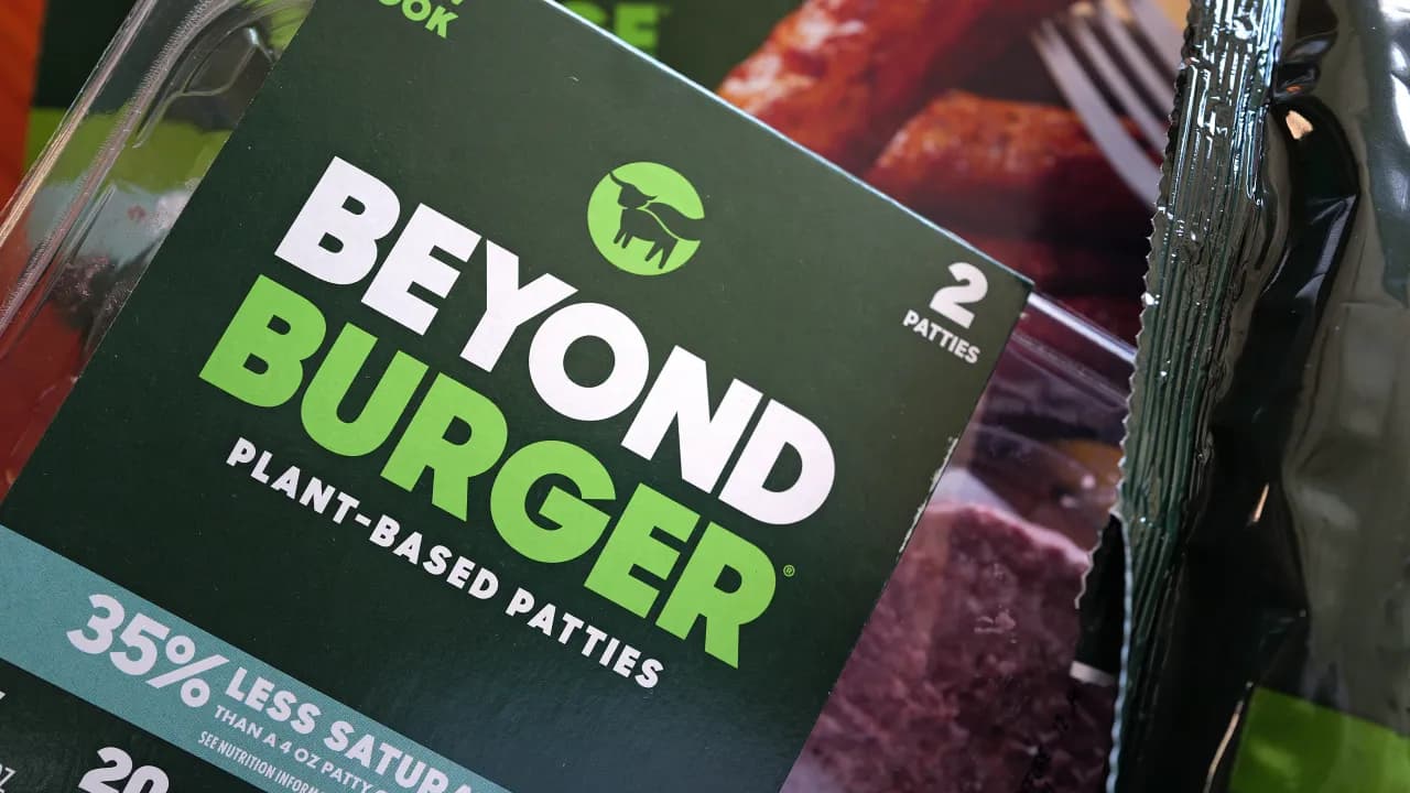https://stocktwits.com/news articles/markets/equity/beyond meat stock set another big drop/cLGiy5fR3MG https://stocktwits.com/news articles/markets/equity/beyond meat stock set another big drop/cLGiy5fR3MG