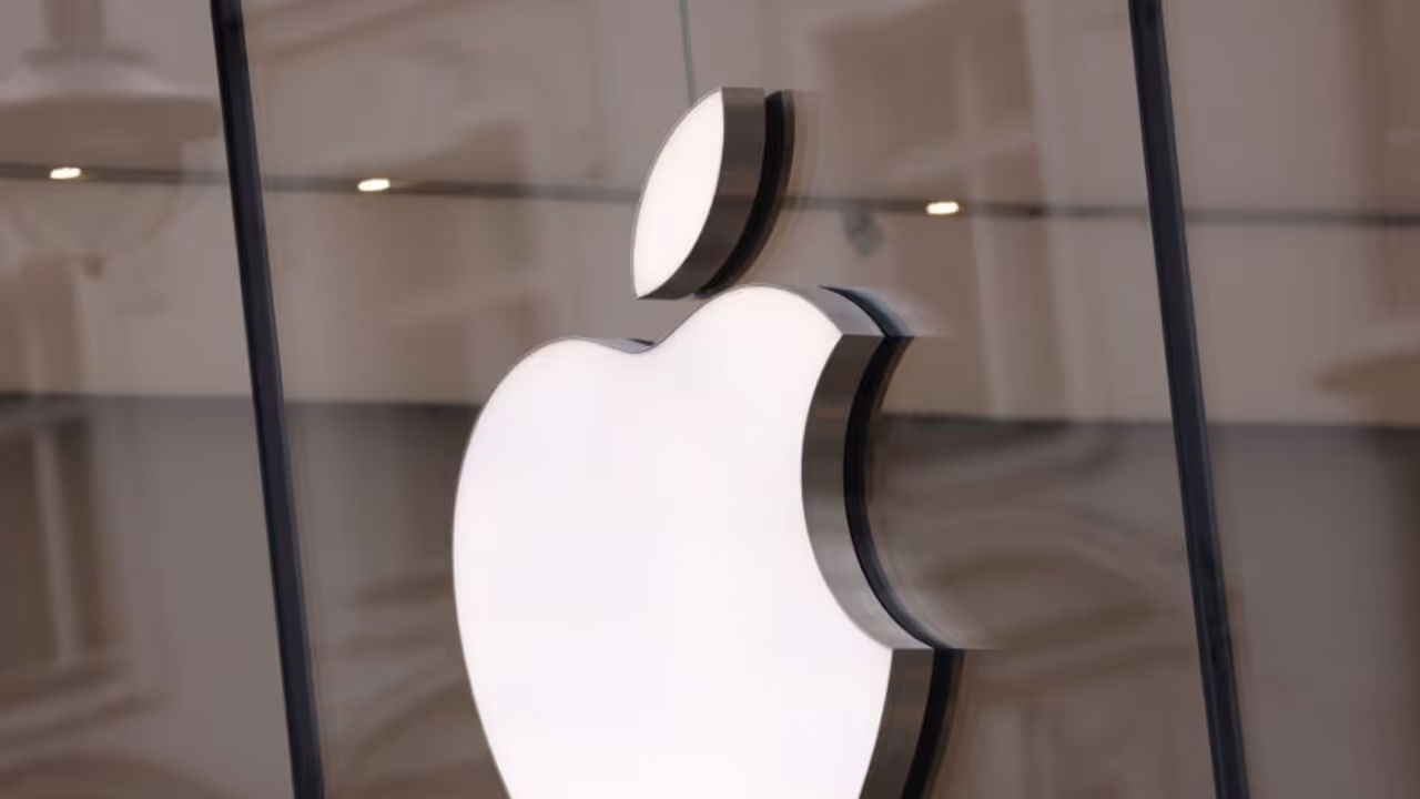 Apple Stock Slumps To 2 Month Low On Negative China Tidings: Retail Warns Against Buying Dip Apple Stock Slumps To 2 Month Low On Negative China Tidings: Retail Warns Against Buying Dip