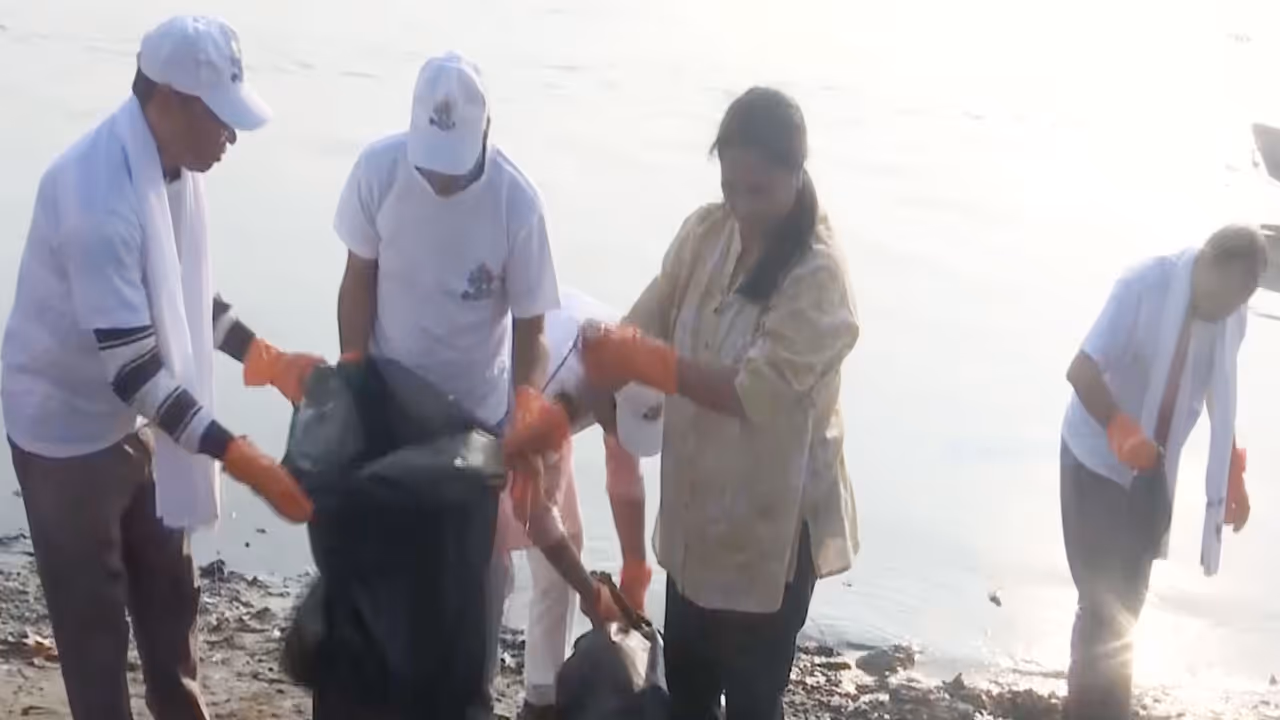 Delhi Chief Minister Rekha Gupta participates in the Yamuna cleanliness drive at Haathi Ghat near ITO (Photo/ANI) Delhi Chief Minister Rekha Gupta participates in the Yamuna cleanliness drive at Haathi Ghat near ITO (Photo/ANI)