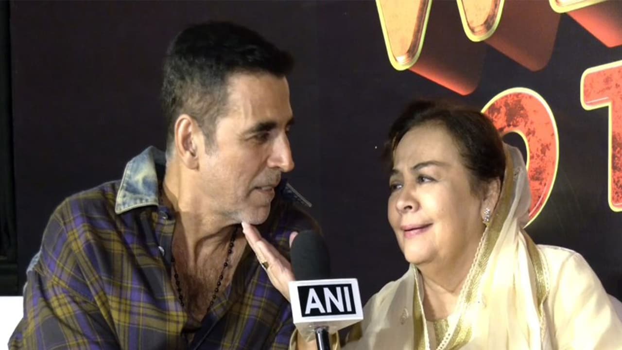 Legendary actress Farida Jalal with actor Akshay Kumar (Image source: ANI) Legendary actress Farida Jalal with actor Akshay Kumar (Image source: ANI)