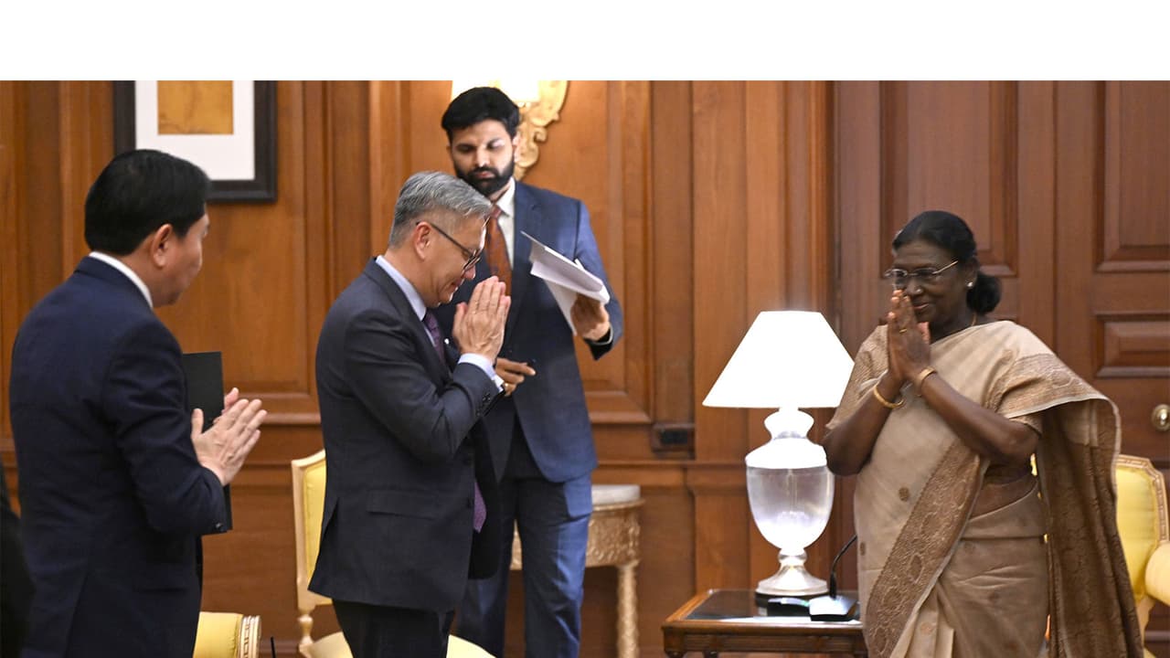 Laos Deputy PM Phomvihane calls on President Murmu (Photo/X@rashtrapatibhvn) Laos Deputy PM Phomvihane calls on President Murmu (Photo/X@rashtrapatibhvn)