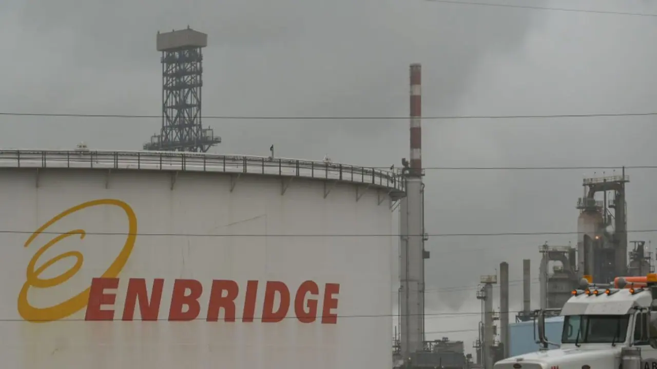 Enbridge Stock Falls After Company Reports Significant Decline In Net Income: Retail Shrugs It Off