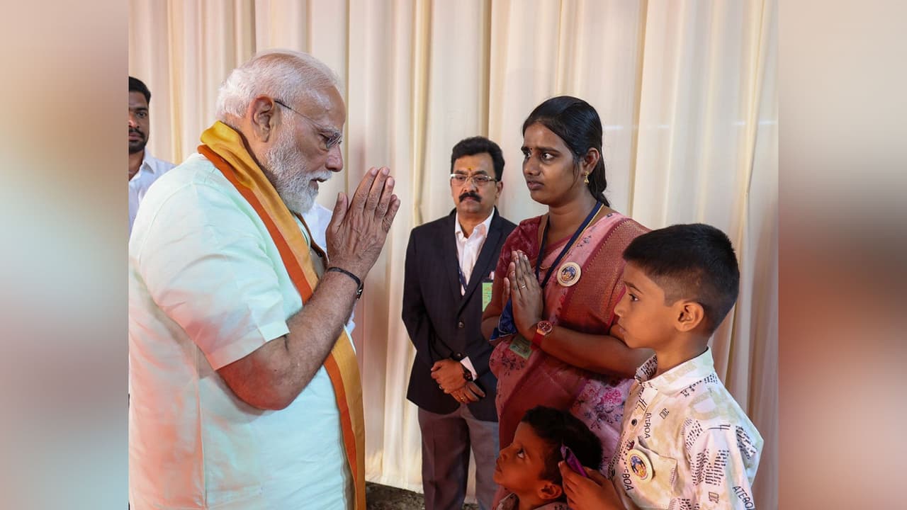 PM Modi meets Poornachandran's family (Photo/@narendramodi) PM Modi meets Poornachandran's family (Photo/@narendramodi)